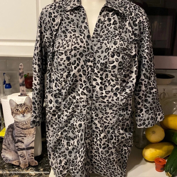 E  Lane Bryant casual stretch animal print threequarter sleeve plus size top 16W - Picture 1 of 4